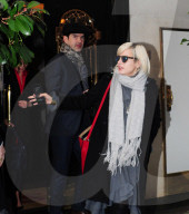 EXKLUSIV - Lily Allen geht mit Jimmy Carr zum Dinner bei Scotts