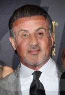 PEOPLE - Stolzer Papa: Sylvester Stallone mit seinen Töchtern an den Golden Globe Awards in LA