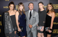 PEOPLE - Stolzer Papa: Sylvester Stallone mit seinen Töchtern an den Golden Globe Awards in LA
