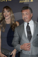 PEOPLE - Stolzer Papa: Sylvester Stallone mit seinen Töchtern an den Golden Globe Awards in LA