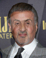 PEOPLE - Stolzer Papa: Sylvester Stallone mit seinen Töchtern an den Golden Globe Awards in LA
