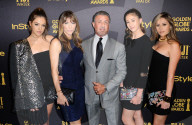 PEOPLE - Stolzer Papa: Sylvester Stallone mit seinen Töchtern an den Golden Globe Awards in LA