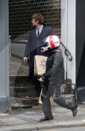 EXKLUSIV - Kate Moss mit Nikolai Van Bismark in London unterwegs