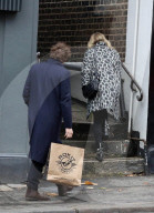EXKLUSIV - Kate Moss mit Nikolai Van Bismark in London unterwegs