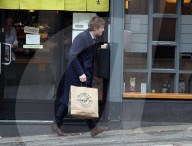 EXKLUSIV - Kate Moss mit Nikolai Van Bismark in London unterwegs