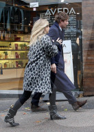 EXKLUSIV - Kate Moss mit Nikolai Van Bismark in London unterwegs
