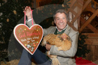 PEOPLE - Weihnachtsmarkteröffnung auf dem Gut Aiderbichl