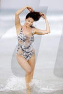 EXKLUSIV - Queensland: Lisa Snowdon entspannt sich vor dem 'Junge Camp' am Beach 