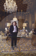 PORTRAIT - Donald Trump posiert in seinem Haus in Palm Beach 1992