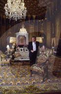 PORTRAIT - Donald Trump posiert in seinem Haus in Palm Beach 1992
