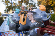 PEOPLE - Ashlee Simpson und Evan Ross verbringen einen Tag im Disneyland mit ihrer Familie