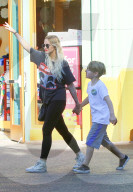 PEOPLE - Ashlee Simpson und Evan Ross verbringen einen Tag im Disneyland mit ihrer Familie