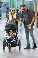 PEOPLE - Ashlee Simpson und Evan Ross verbringen einen Tag im Disneyland mit ihrer Familie