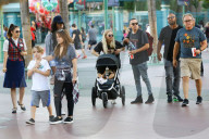 PEOPLE - Ashlee Simpson und Evan Ross verbringen einen Tag im Disneyland mit ihrer Familie