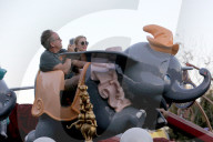 PEOPLE - Ashlee Simpson und Evan Ross verbringen einen Tag im Disneyland mit ihrer Familie