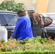 PEOPLE - La Toya Jackson mit ihrer Mutter Kathrine unterwegs