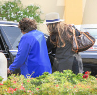 PEOPLE - La Toya Jackson mit ihrer Mutter Kathrine unterwegs