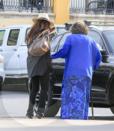 PEOPLE - La Toya Jackson mit ihrer Mutter Kathrine unterwegs