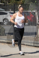 PEOPLE - Gabriel Aubry joggt durch Hollywood