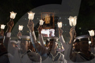 NEWS - Bangkok: Einen Monat nach seinem Tod immer noch Trauer um König Bhumibol