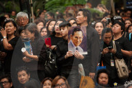 NEWS - Bangkok: Einen Monat nach seinem Tod immer noch Trauer um König Bhumibol