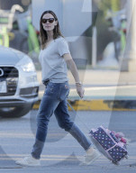 PEOPLE - Jennifer Garner zieht den Schulranzen ihrer Tochter hinter sich her