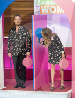 PEOPLE - Robbie Williams und Ayda Field im Partner-Look bei der TV-Show "Loose Women"