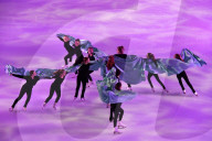 FEATURE - Synchron-Eislaufen im Somerset House in London