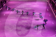 FEATURE - Synchron-Eislaufen im Somerset House in London