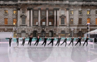 FEATURE - Synchron-Eislaufen im Somerset House in London