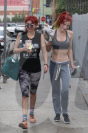 EXKLUSIV - Bella Thorne sportlich in Hollywood unterwegs