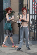 EXKLUSIV - Bella Thorne sportlich in Hollywood unterwegs