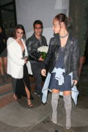 PEOPLE - Lea Michele und Cara Santana verlassen das 'Fig & Olive' Restaurant