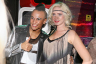 PEOPLE - Muss sich einiges gefallen lassen: Justin Bieber bei Madame Tussauds in Berlin