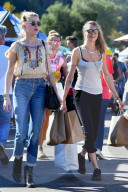 EXKLUSIV - Amber Heard und Cara Delevingne auf dem Flohmarkt in LA