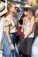 EXKLUSIV - Amber Heard und Cara Delevingne auf dem Flohmarkt in LA