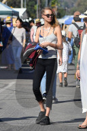 EXKLUSIV - Amber Heard und Cara Delevingne auf dem Flohmarkt in LA