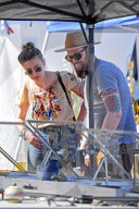 EXKLUSIV - Amber Heard und Cara Delevingne auf dem Flohmarkt in LA