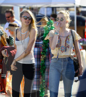 EXKLUSIV - Amber Heard und Cara Delevingne auf dem Flohmarkt in LA