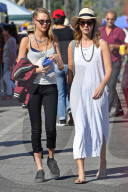EXKLUSIV - Amber Heard und Cara Delevingne auf dem Flohmarkt in LA