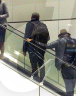 PEOPLE - Leonardo DiCaprio 'undercover' am Flughafen von LA