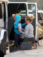 PEOPLE - Hilary Duff mit Luca in Studio City unterwegs