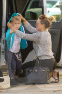PEOPLE - Hilary Duff mit Luca in Studio City unterwegs