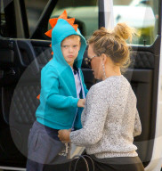 PEOPLE - Hilary Duff mit Luca in Studio City unterwegs
