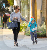 PEOPLE - Hilary Duff mit Luca in Studio City unterwegs