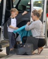 PEOPLE - Hilary Duff mit Luca in Studio City unterwegs