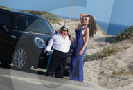 PEOPLE - Ein ungleiches Paar: Chuy Bravo und Yentiza Munoz für '138 Water' am Beach von Malibu