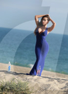 PEOPLE - Ein ungleiches Paar: Chuy Bravo und Yentiza Munoz für '138 Water' am Beach von Malibu