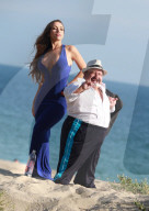 PEOPLE - Ein ungleiches Paar: Chuy Bravo und Yentiza Munoz für '138 Water' am Beach von Malibu