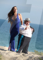 PEOPLE - Ein ungleiches Paar: Chuy Bravo und Yentiza Munoz für '138 Water' am Beach von Malibu